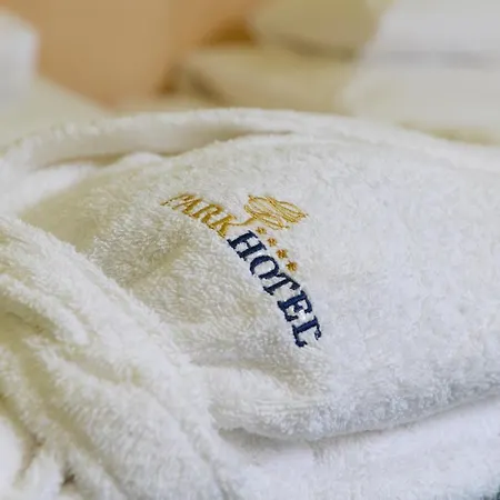 Hotel Parkhotel Na Baracke 4*